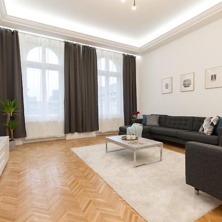 Space And Style In The Heart Of Budapest W 2Br&2Bt Bagian luar foto
