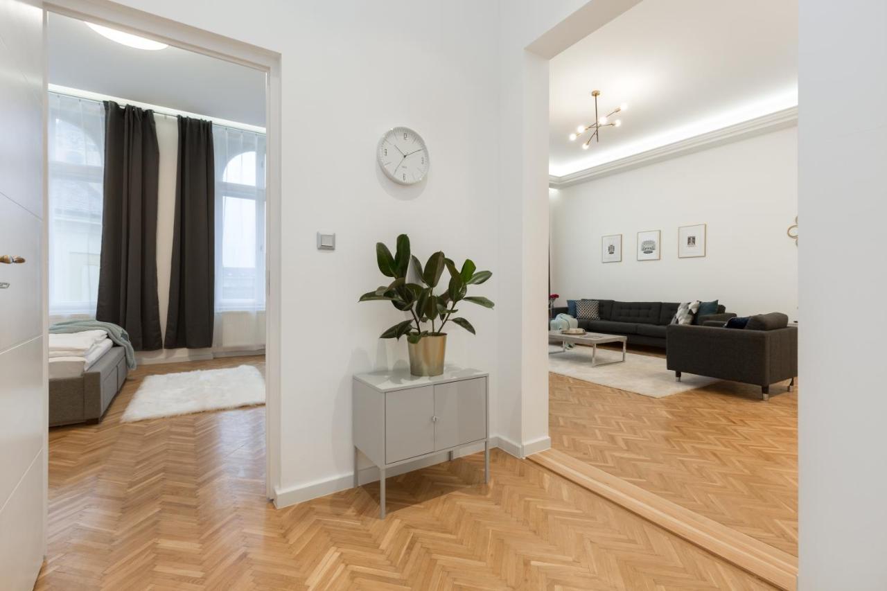 Space And Style In The Heart Of Budapest W 2Br&2Bt Bagian luar foto