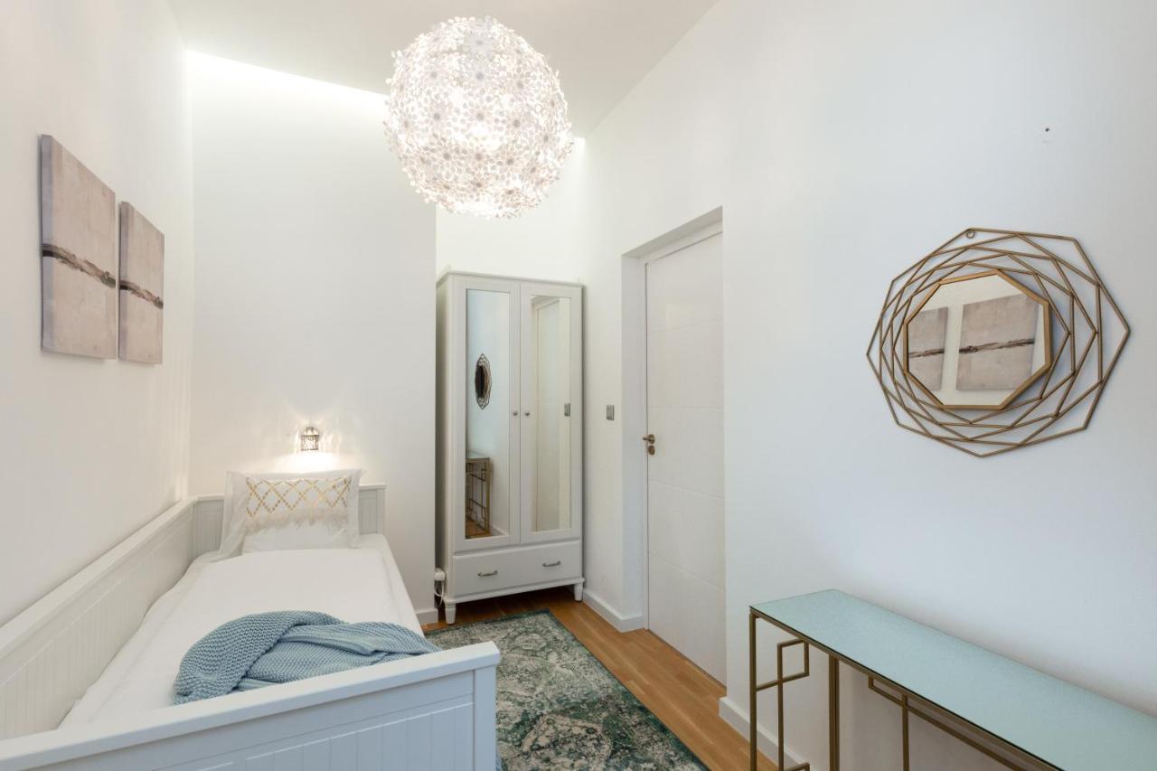 Space And Style In The Heart Of Budapest W 2Br&2Bt Bagian luar foto
