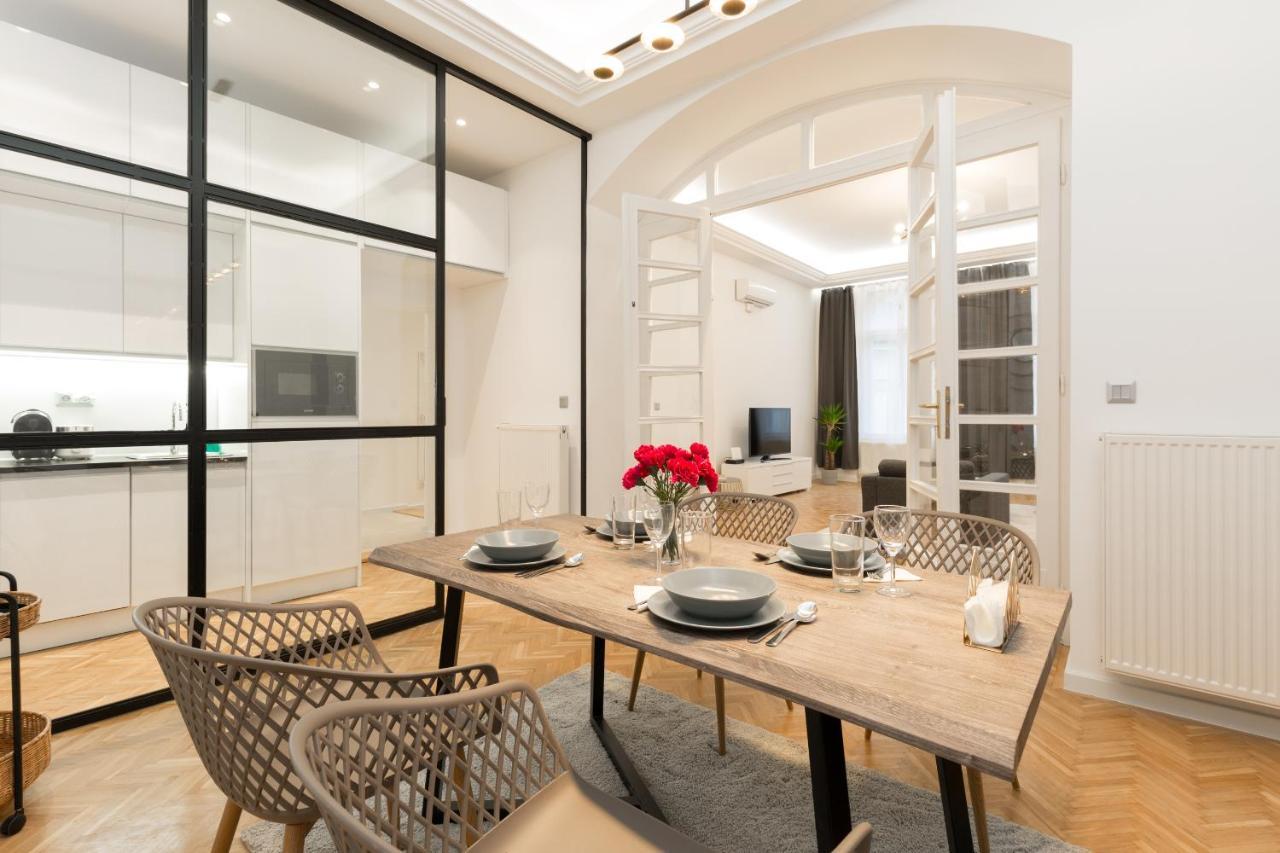 Space And Style In The Heart Of Budapest W 2Br&2Bt Bagian luar foto