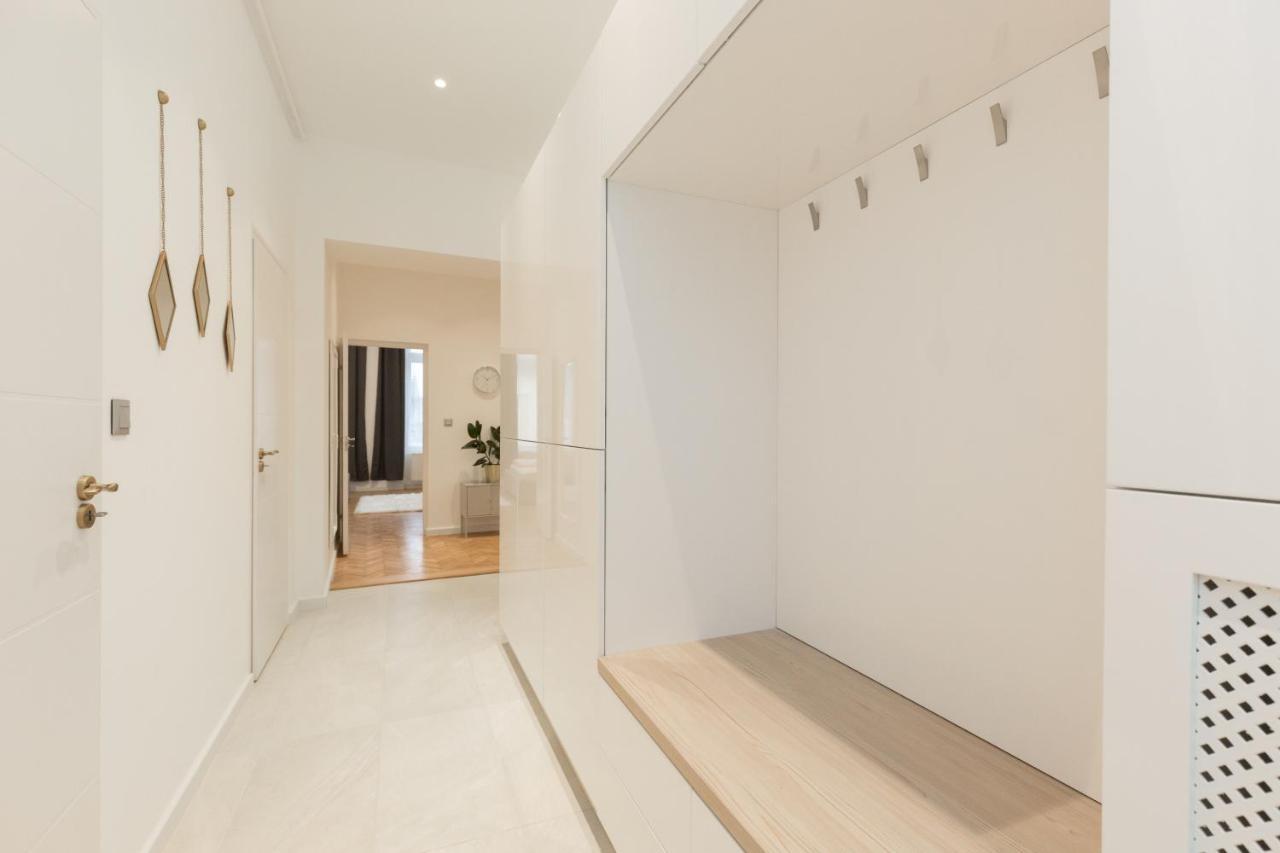 Space And Style In The Heart Of Budapest W 2Br&2Bt Bagian luar foto